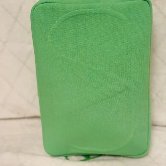 Valentino Green Toiletry Bag-GWP - Picture 2 of 5